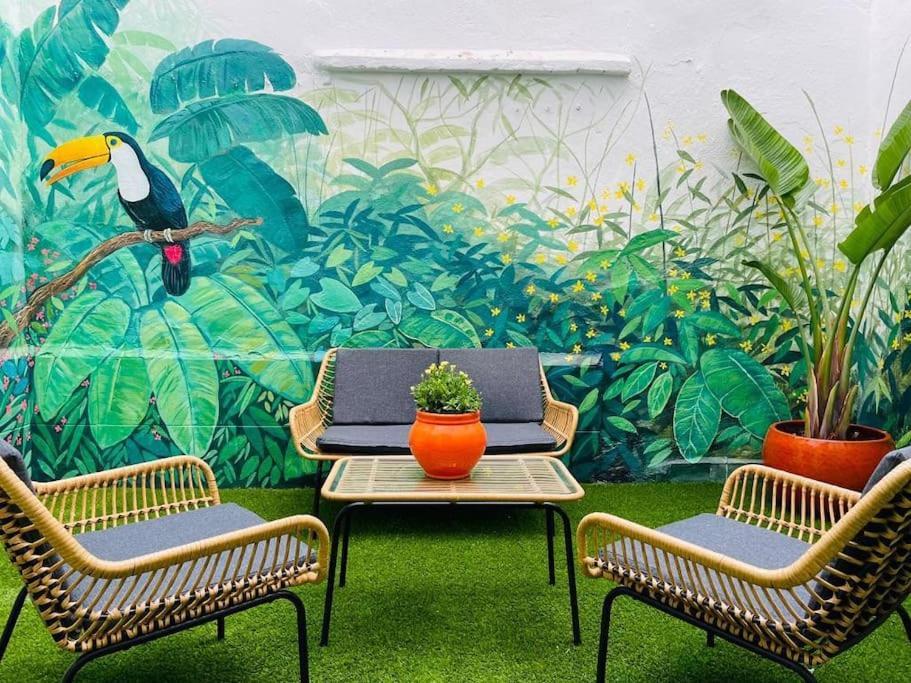 Artistic Flat Next To Ruzafa Welcome To The Jungle Valencia Exterior foto